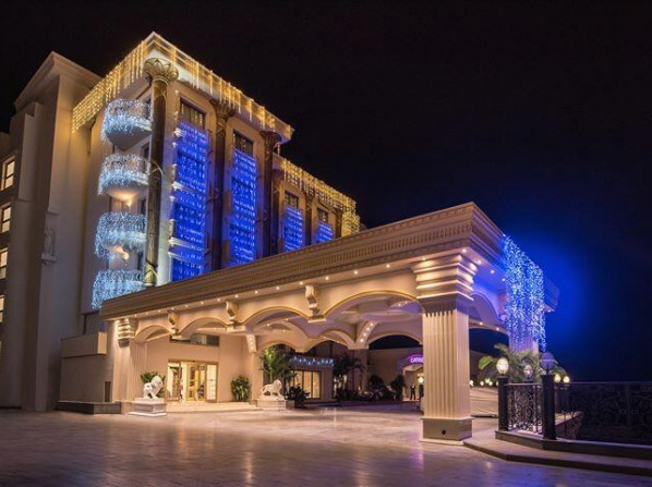 LES AMBASSADEURS Ultra Luxury Beachfront Resort & Maldives Villas & Casino & Yacht Marina